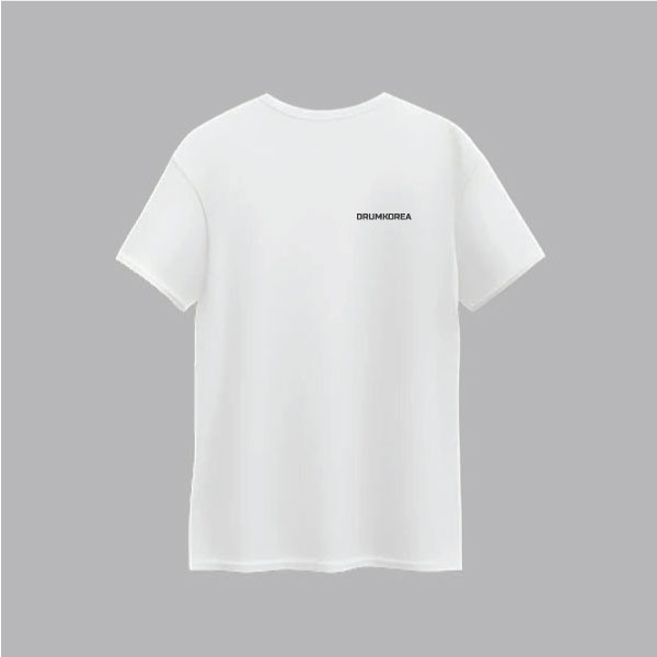 DRUM KOREA Front TINY LOGO 화이트 면 티셔츠 016959